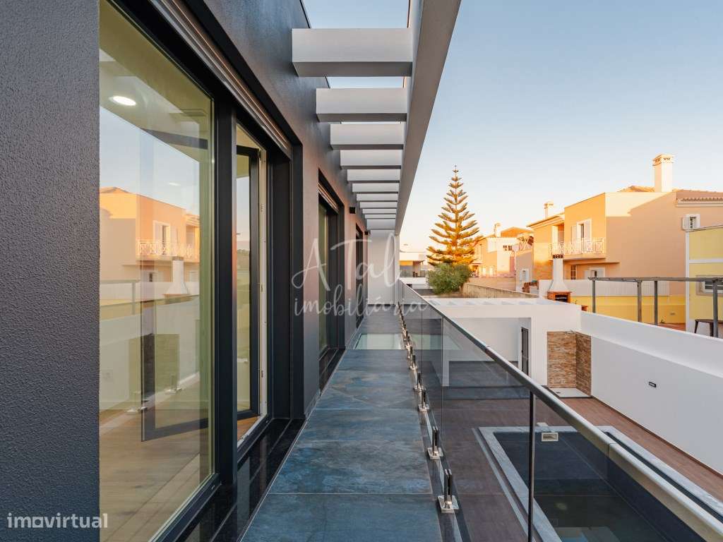 Moradia V4 com piscina em Azeitão-38