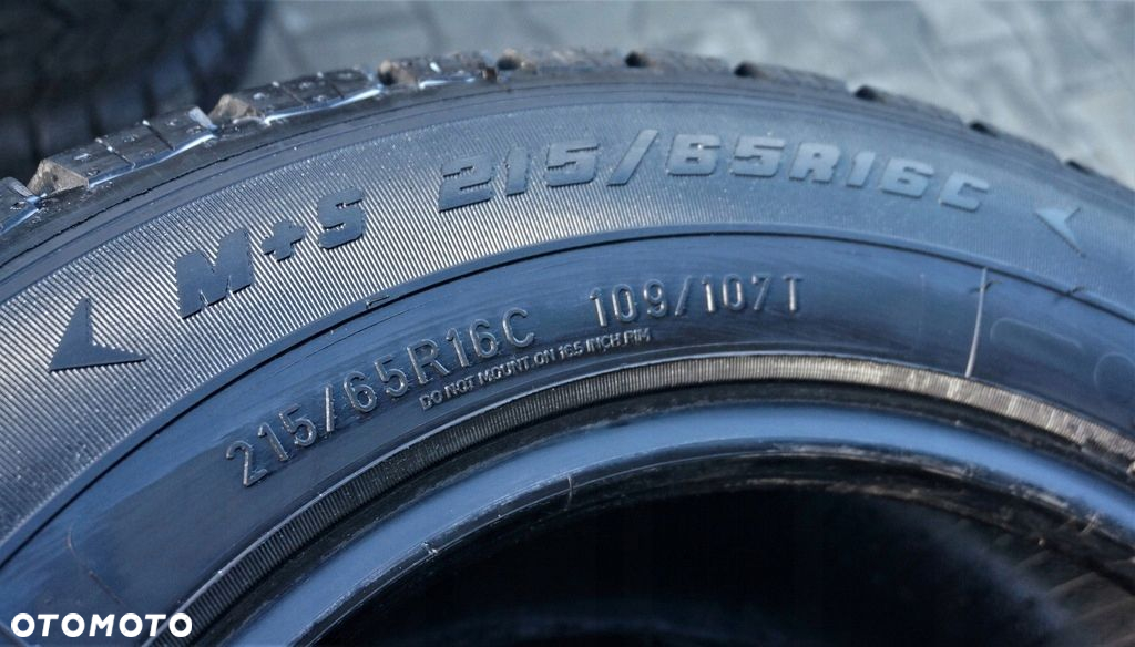 GOODYEAR CARGO ULTRAGRIP 215/65R16C 109T AL4530** - 9