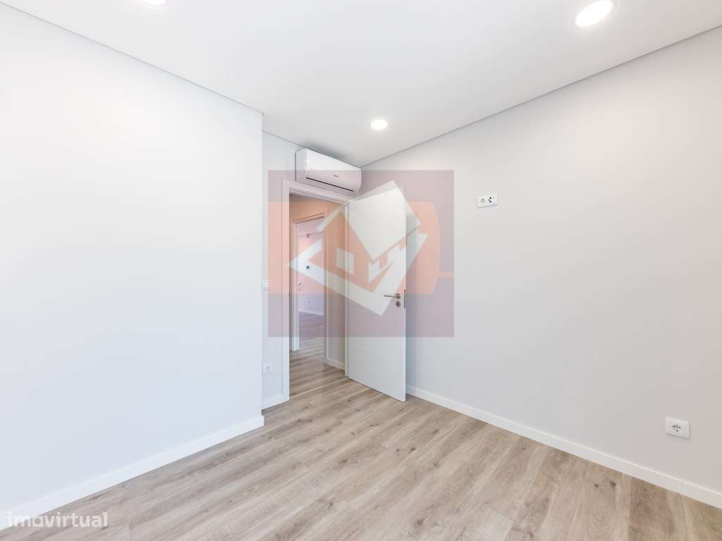 Apartamento T1+1 em Casal de Cambra-16