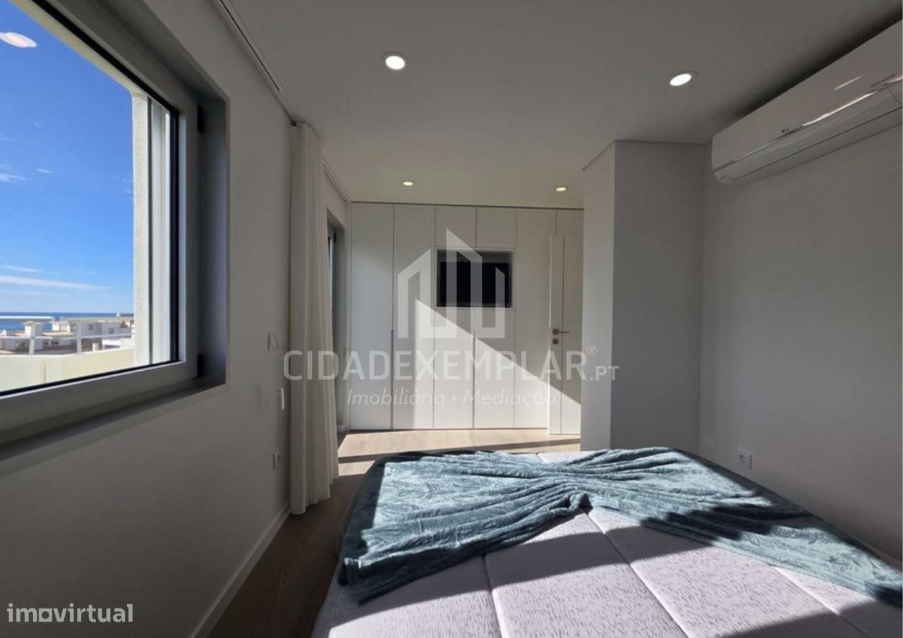 Luxuoso Penthouse T2 Totalmente Remodelado – Portimão, Algarve-16