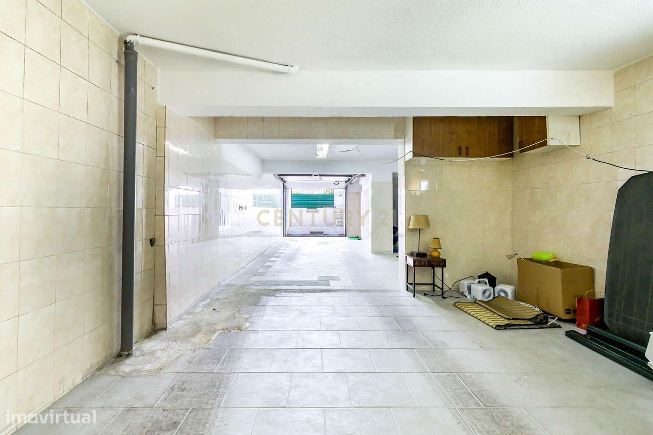 Moradia em Banda T3+1 com quintal e garagem em Zona Tranquila – Bacelo-27