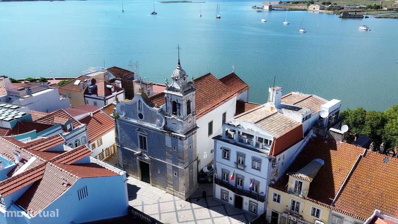 Prédio para recuperação na Zona histórica do Seixal, junto à zona ribe-10