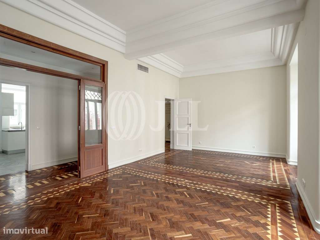 Apartamento T4 com varanda, no Areeiro, em Lisboa - Grande imagem: 5/31