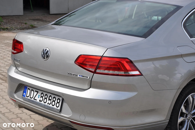 Volkswagen Passat - 12