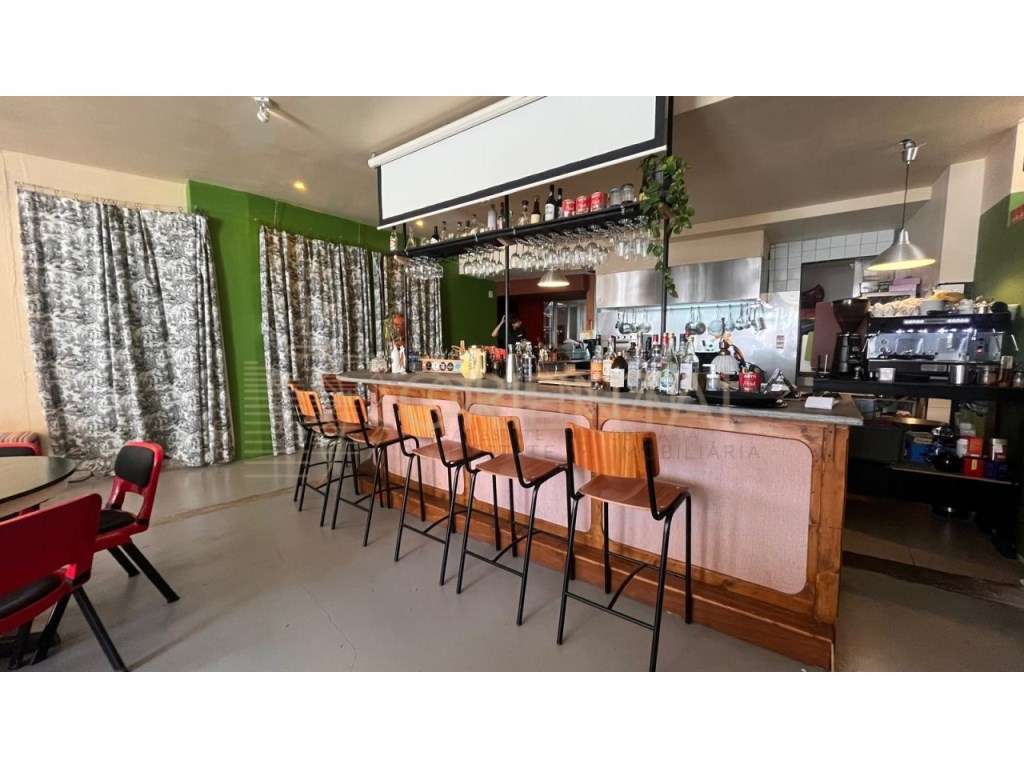 Espaço Comercial com Potencial de Conversão no Centro de Lisboa-5