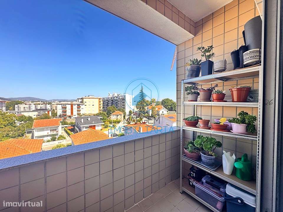 T2 com 2 varandas e garagem | Centro Famalicão-18