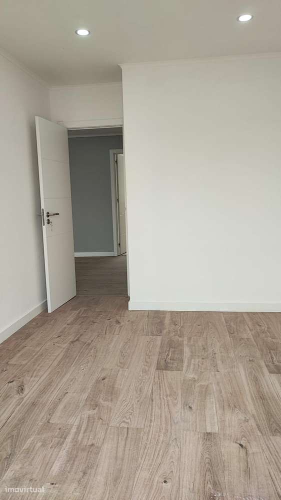 T4 Totalmente Remodelado na Amadora-6