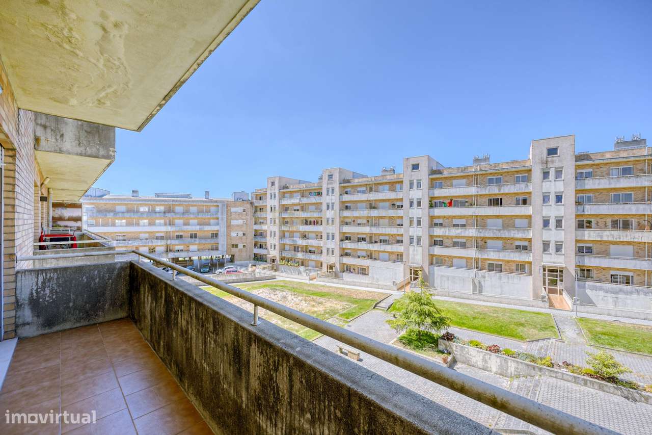 Apartamento T3 com varanda e Box fechada-7