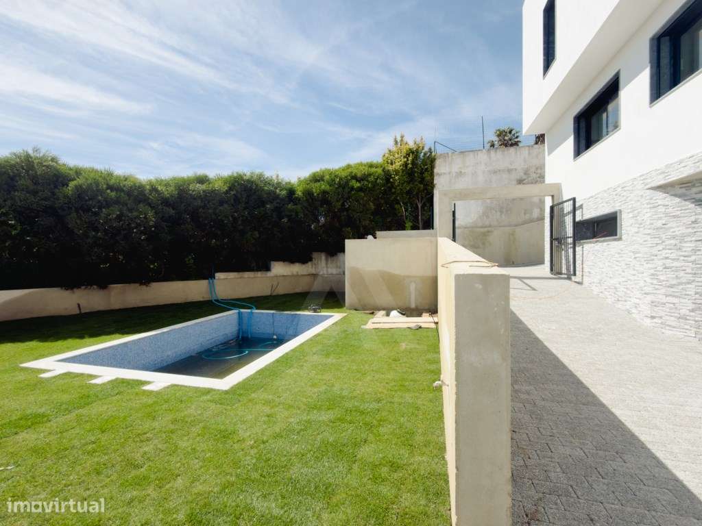 Moradia T5 na Amoreira com vista mar, piscina e jardim privativo-5