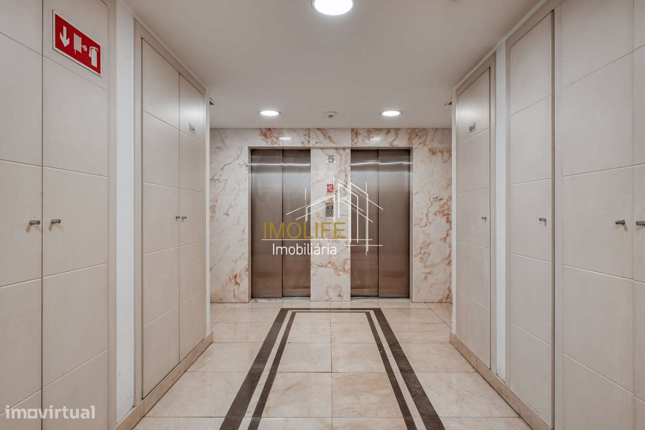 Apartamento T2 com Vista Desafogada em Benfica-29