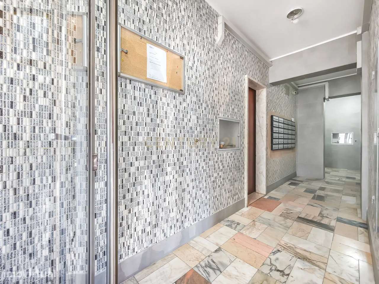 Apartamento T1+1 Remodelado com Elevador | Pampilheira | Cascais-32