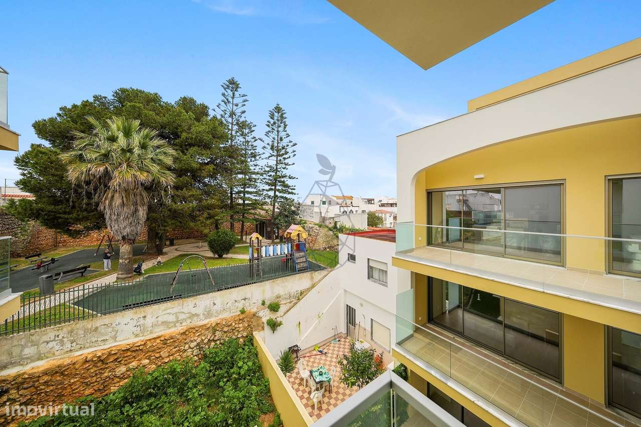 Apartamento com 2 quartos ,Piscina e lugar de estacionamento em Alvor-17