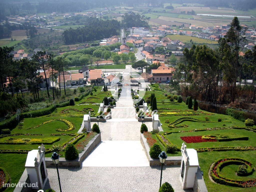 Terreno Espetacular com Moradia para Restauro em Laúndos - Construa...