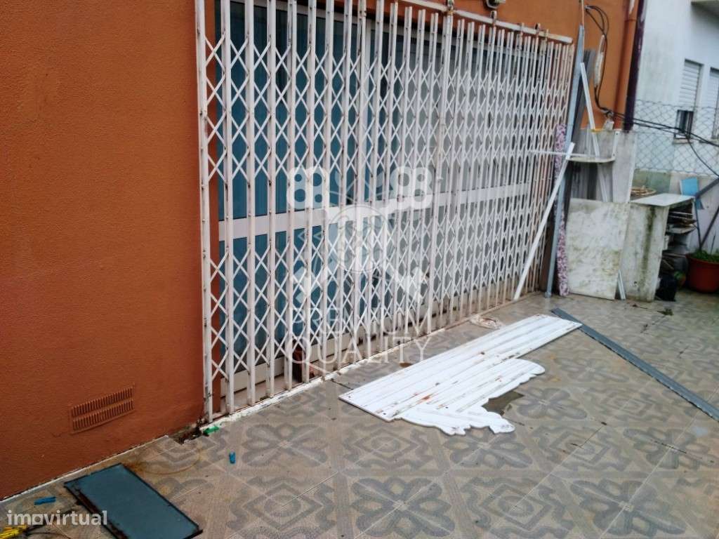 Loja r/c em Almoínha-7