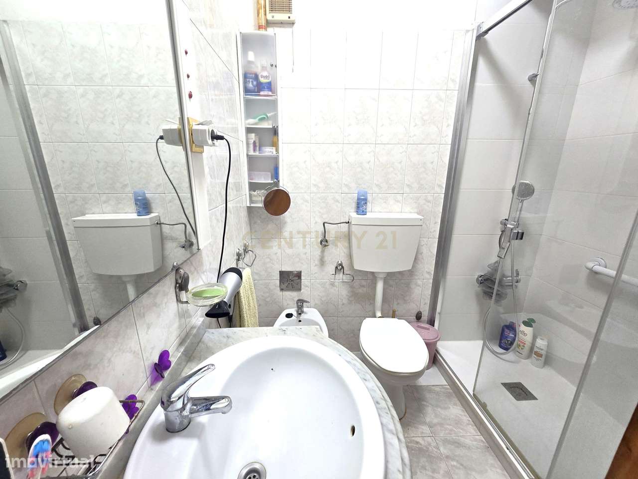 Apartamento T3 com varandas e arrecadação-14