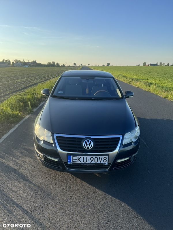 Volkswagen Passat - 1