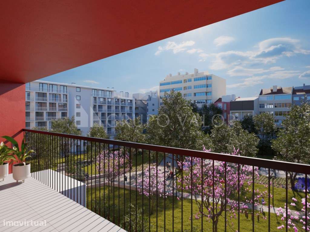 Apartamento T2 com Garagem e Arrecadação | Campo Pequeno-13