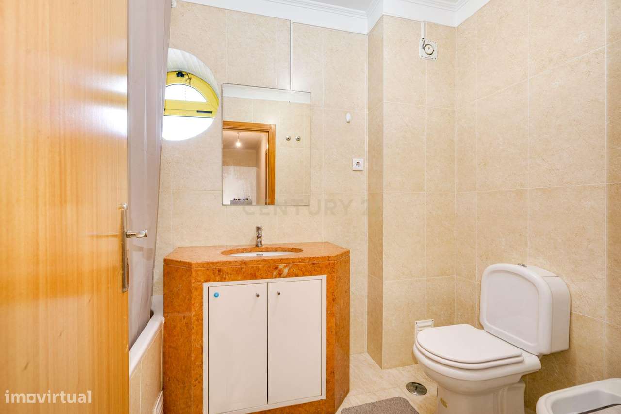 Apartamento T2 com Varanda em Loures - Oportunidade Única!-11