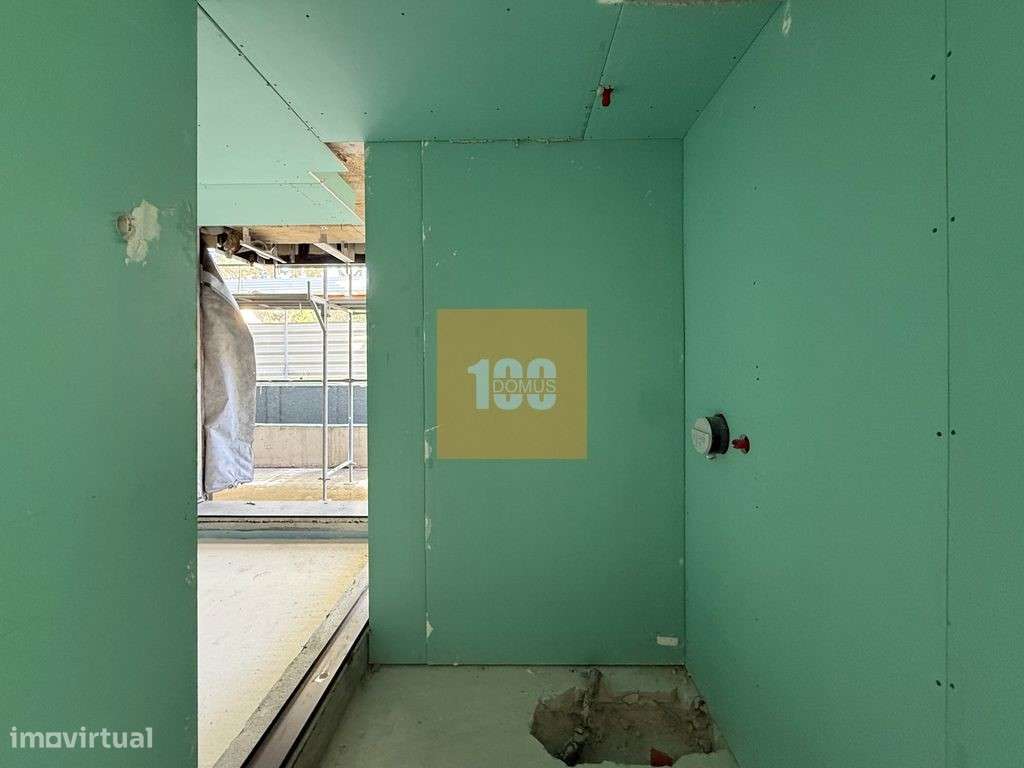 Apartamento T4 novo nas Antas-25