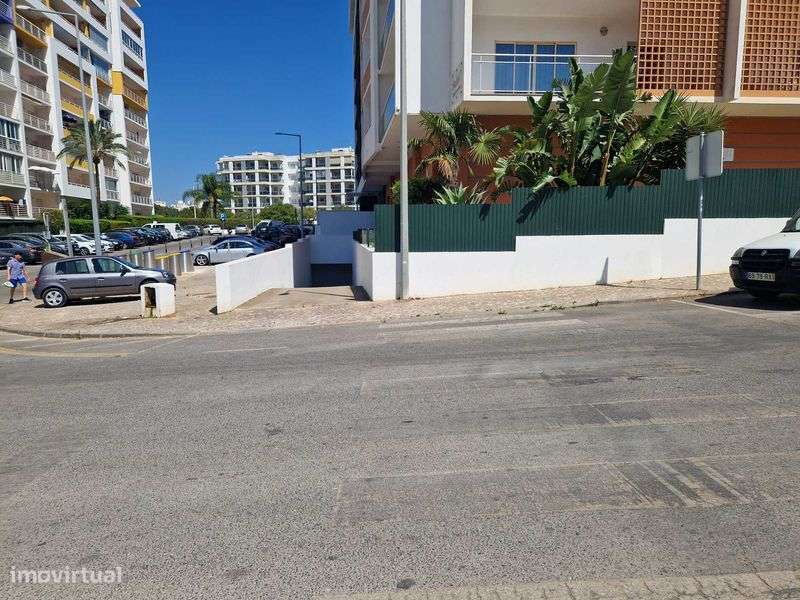 Garagem à venda perto do Parque da Juventude, em Portimão - Grande imagem: 4/8