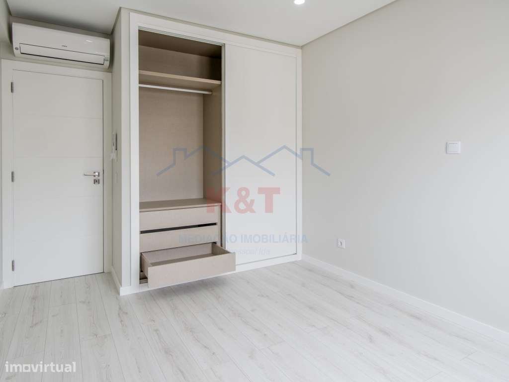 T2 na Praia da Rocha totalmente Remodelado-8