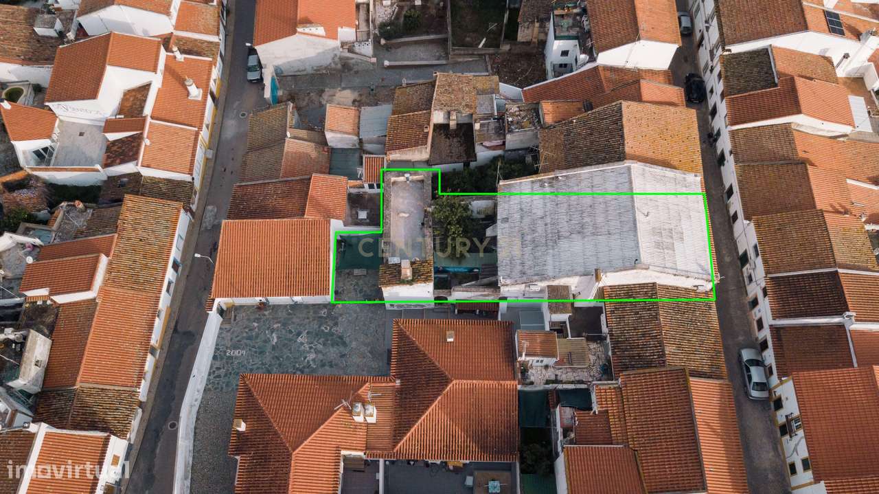 Rés-do-Chão de Moradia T4 com 4 suítes no centro de Mourão - Alentejo-24