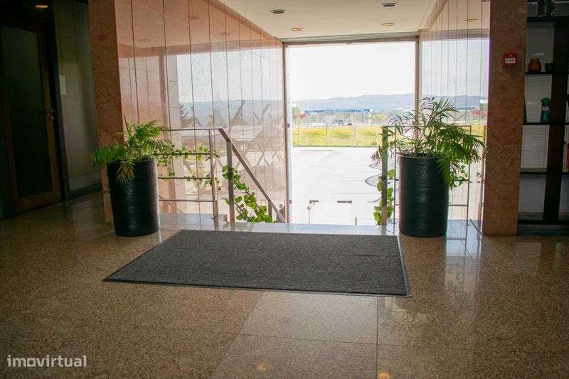 Centro empresarial arrenda escritórios - Grande imagem: 4/11