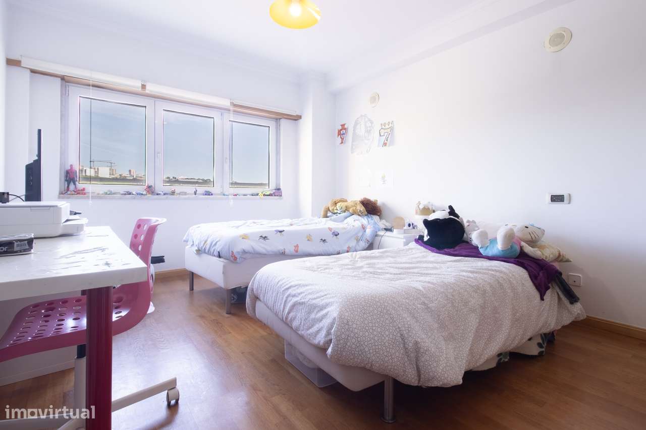 Apartamento T2 com garagem em Nova Carnaxide-23