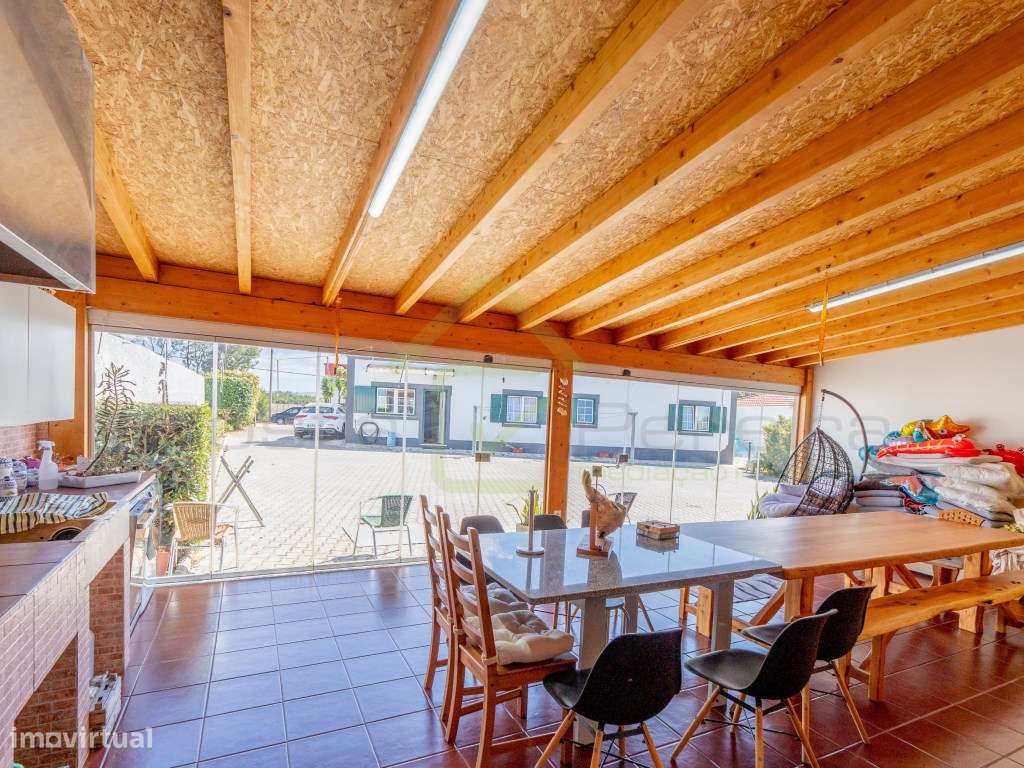 Quintinha com piscina inserida em terreno com 2950 m2-56