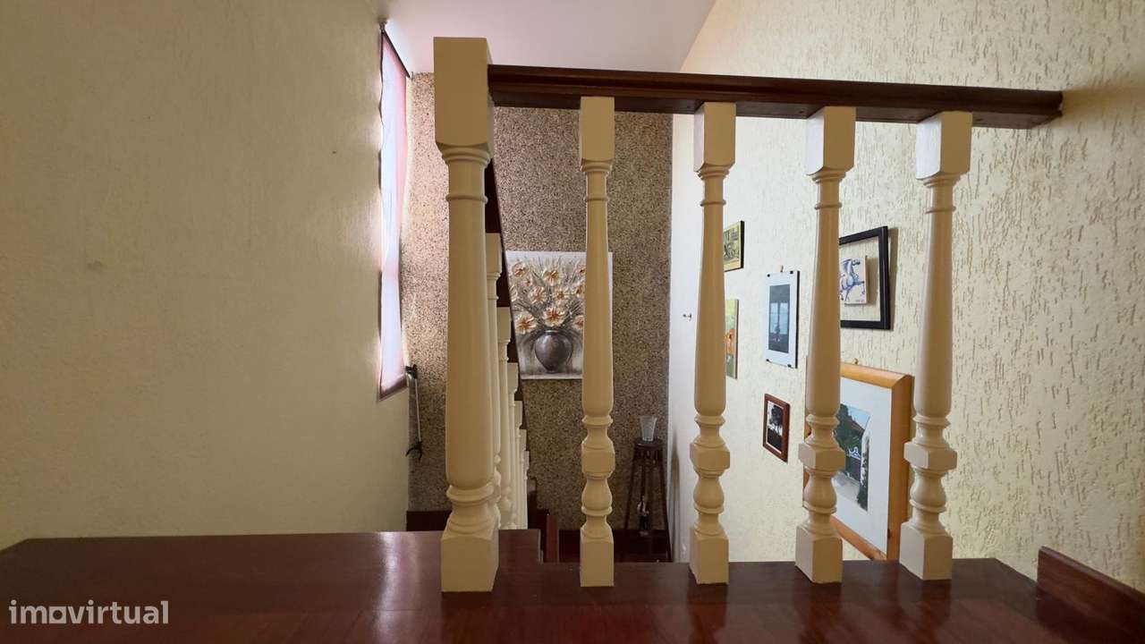 Moradia T6 - 220m2 - 3 pisos - 2 garagens - Barro - Pinheiro de Loures-21