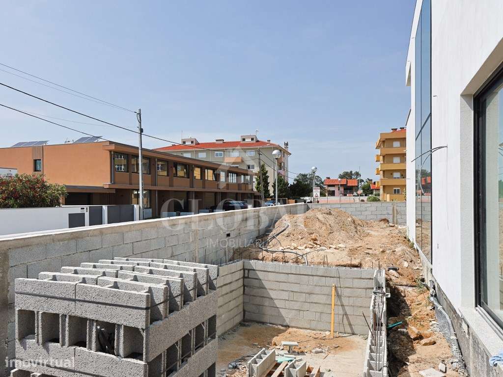 MORADIA T4 ESMORIZ-9