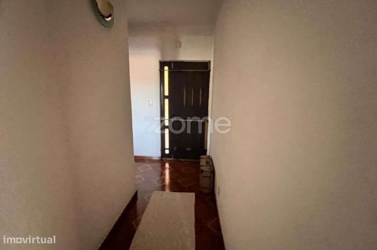 Moradia T3 com Terreno e Garagem em Poiares e Canelas - Grande imagem: 2/5