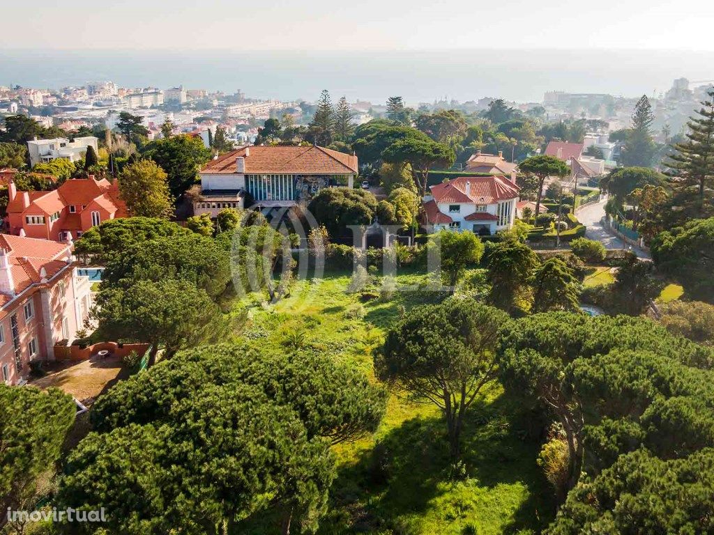 Terreno com vista no Estoril, em Cascais