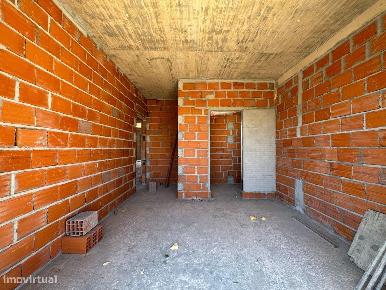 Nova Moradia T4 com Piscina na Vila de Azeitão-21