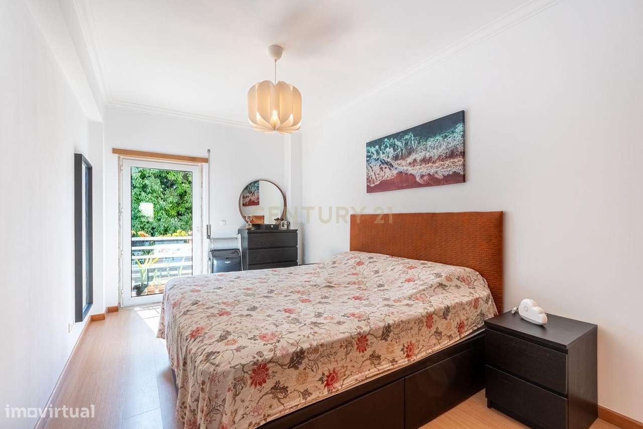 T3 em excelente estado com box de 41 m² e lareira | Vialonga-8