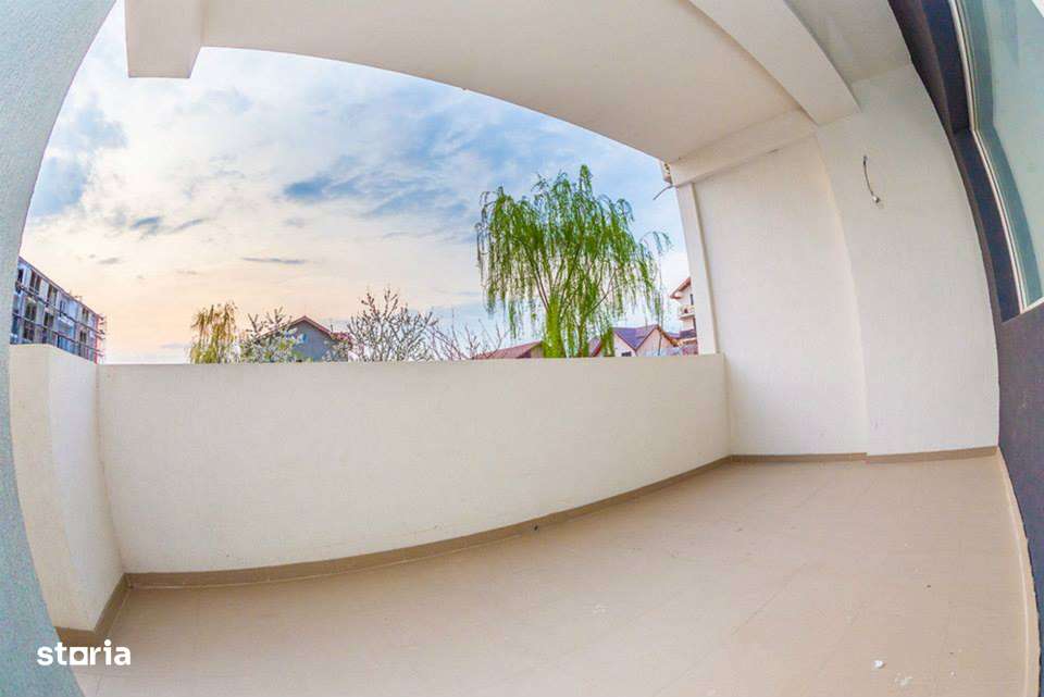 Apartament cu balcon, lift si separat de bucatarie