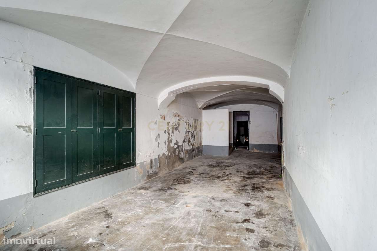 "Exclusiva Moradia Senhorial no Coração Histórico de Évora."-47