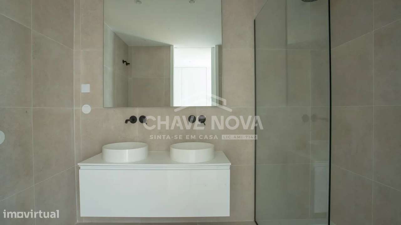 Apartamento T1 c/ Vista Mar, Varanda, Garagem e Excelentes Comodidades-17