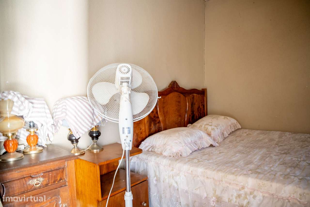 Oportunidade única: conforto, terreno e preço justo-5