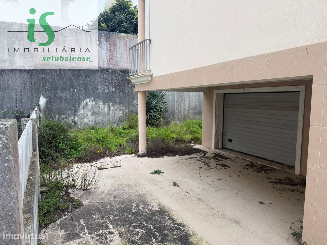 MORADIA T4 NA SOBREDA COM GARAGEM ISOLADA E TERRENO EM GAVETO.-27