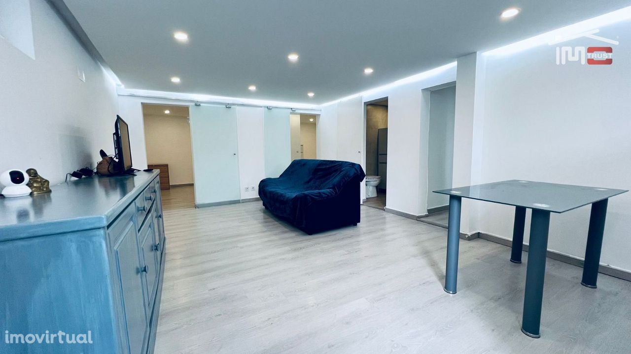 Apartamento T2+1 c/ logradouro *REMODELADO* - Paio Pires