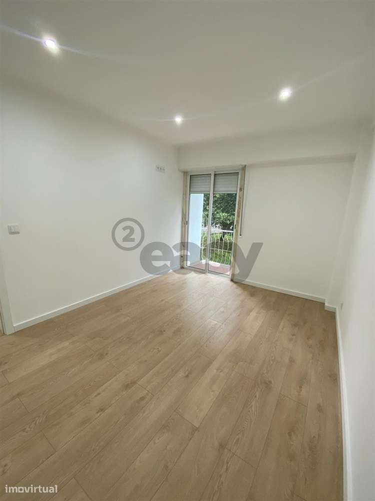 Oportunidade T2 Remodelado São Brás Oferta da Escritura - Grande imagem: 3/6