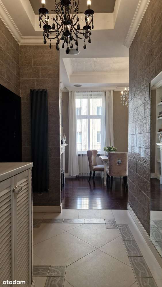 Stylowy apartament w kamienicy z loggią-13