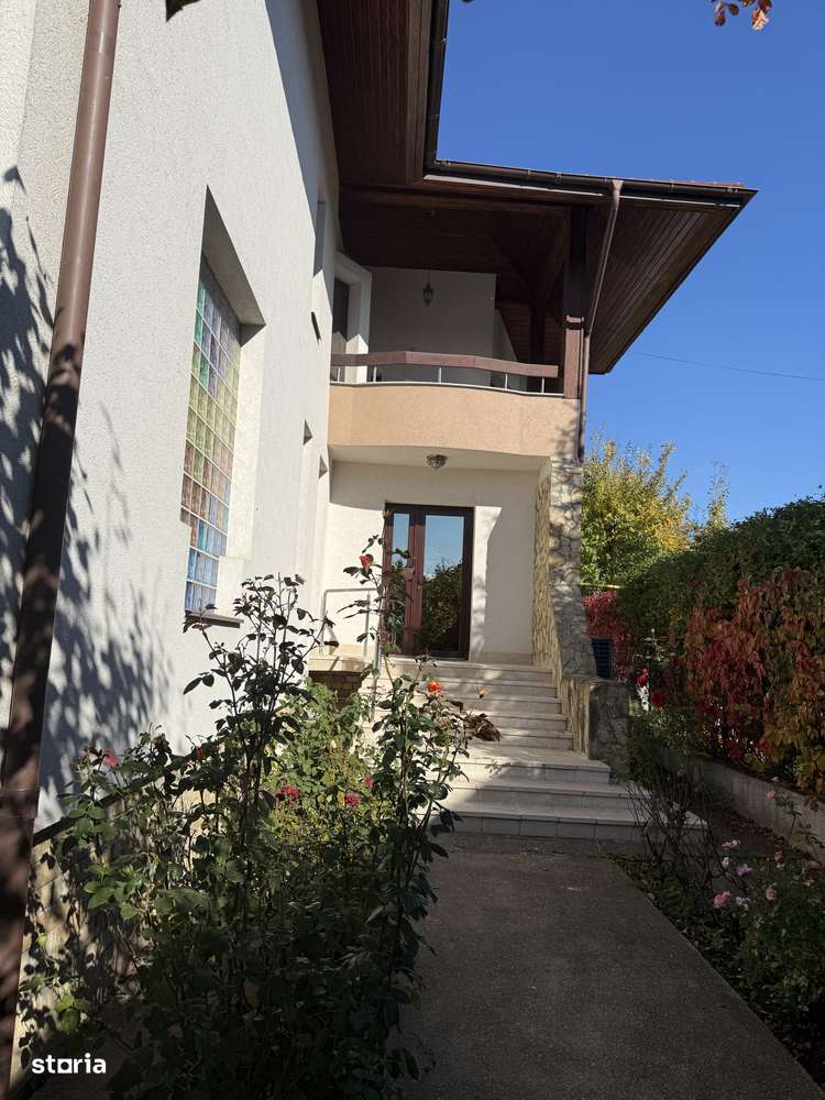 Casa de vânzare, 5 camere, curte mare, modernă-3