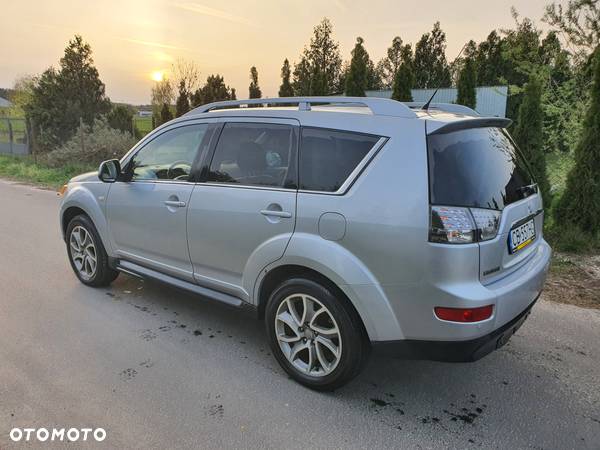 Mitsubishi Outlander - 4