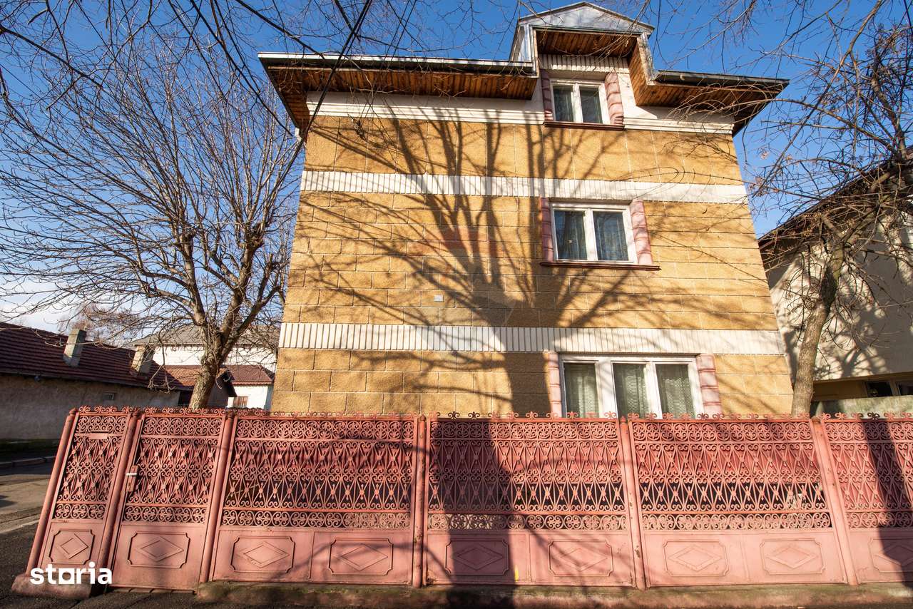 Casa Vila cu 7 camere de vanzare 250 mpu, 200 mp teren,  Buzau-1