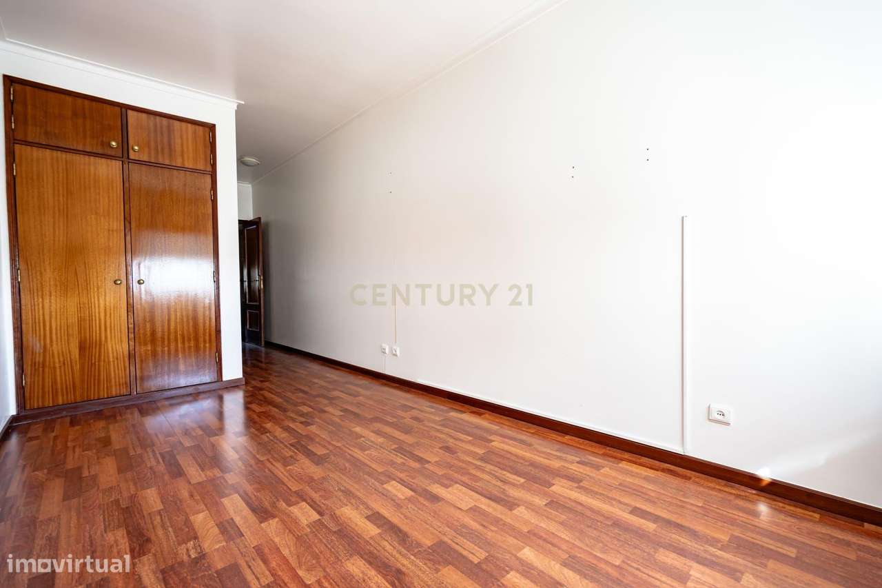 Apartamento T3 com elevador e garagem no centro da Lousã-29