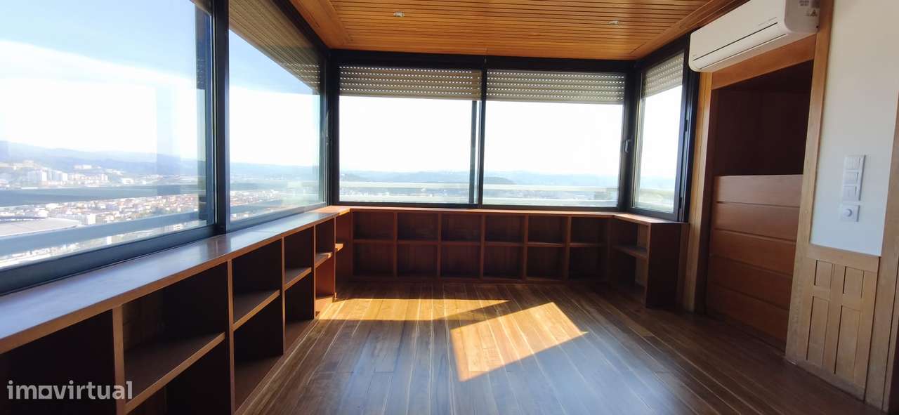 magnifico T5 duplex remodelado na Rua Miguel Torga , Penedo da Saudade-5