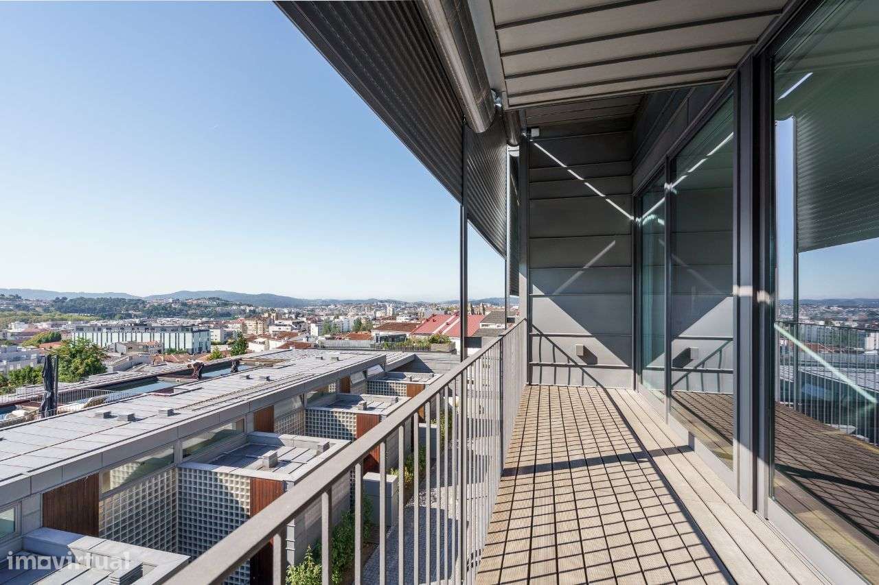 Penthouse Luxuosa com Piscina e Vistas 360º no Coração de Braga-20