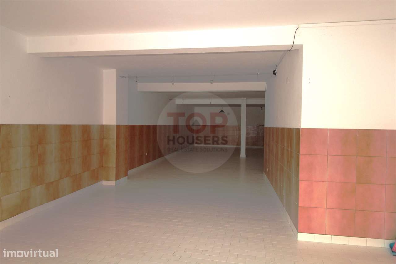 Loja Comercial com 117m² em Olhão – A 5 Minutos da Baixa-8